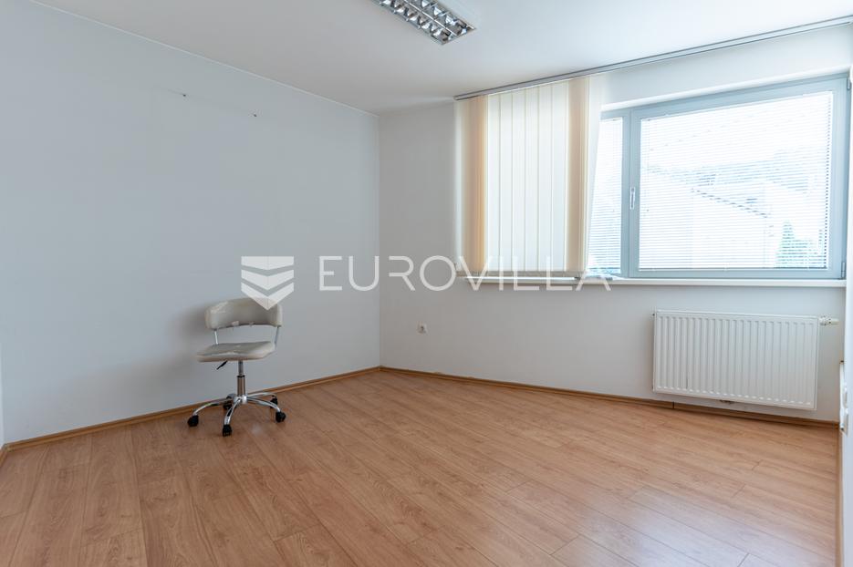 Lokal użytkowy Na sprzedaż -  Požega