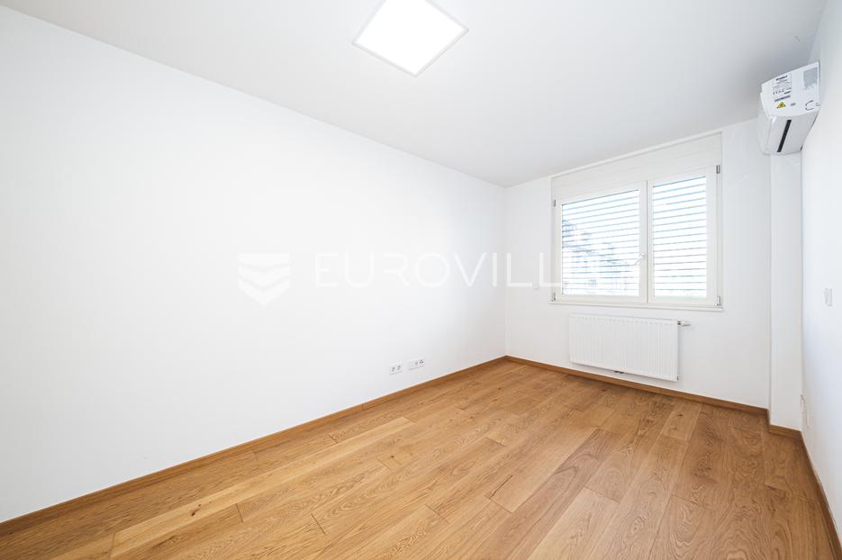 Locaux commerciaux À vendre -  Črnomerec