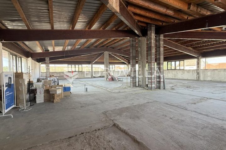 Locaux commerciaux à vendre 537 m² – Čepin