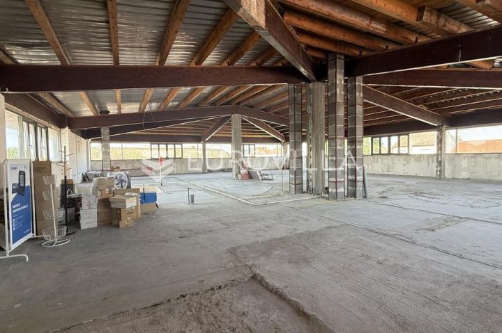 Locaux commerciaux à louer 537 m² – Čepin