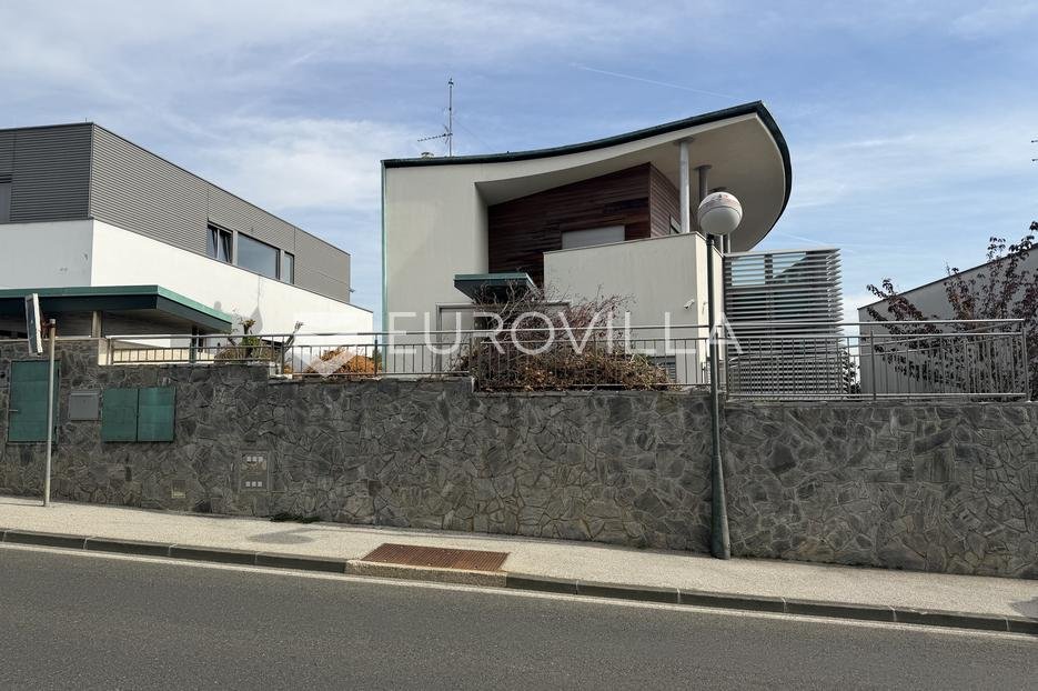 House For rent - Grad Zagreb Gornji Grad - Medveščak - foto 1/12