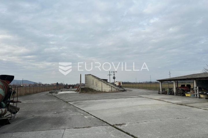Locaux commerciaux à louer 223 m² – Pleternica