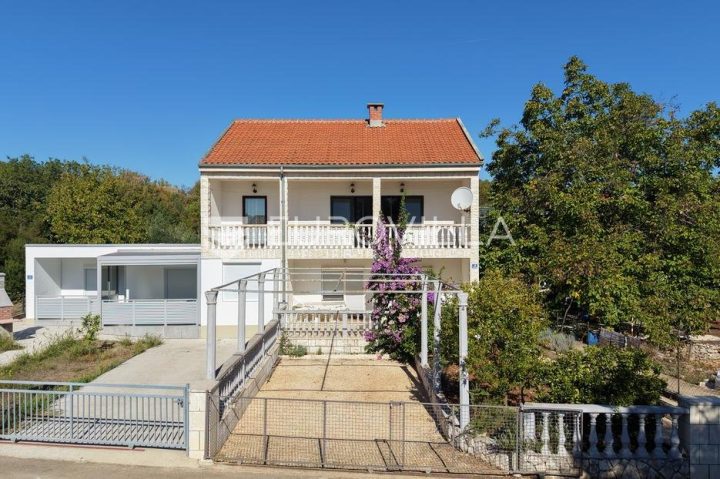 Kuća na prodaju 120 m² – Sreser
