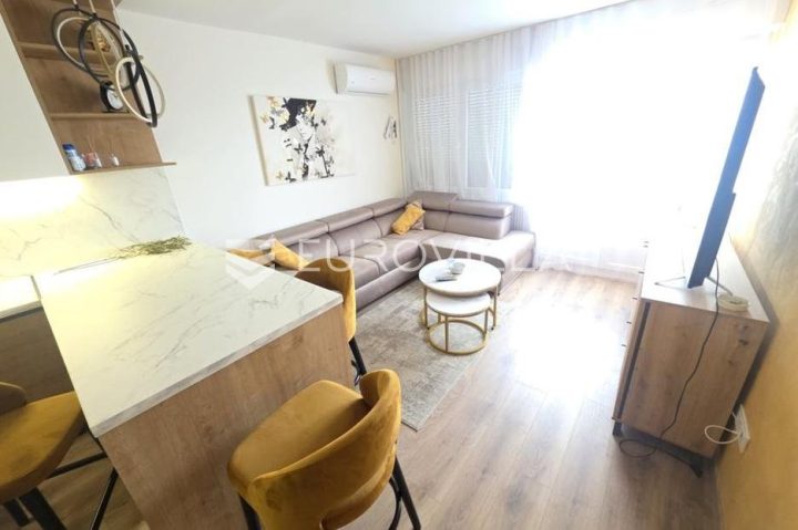 Appartement à louer 54 m² – Zapruđe