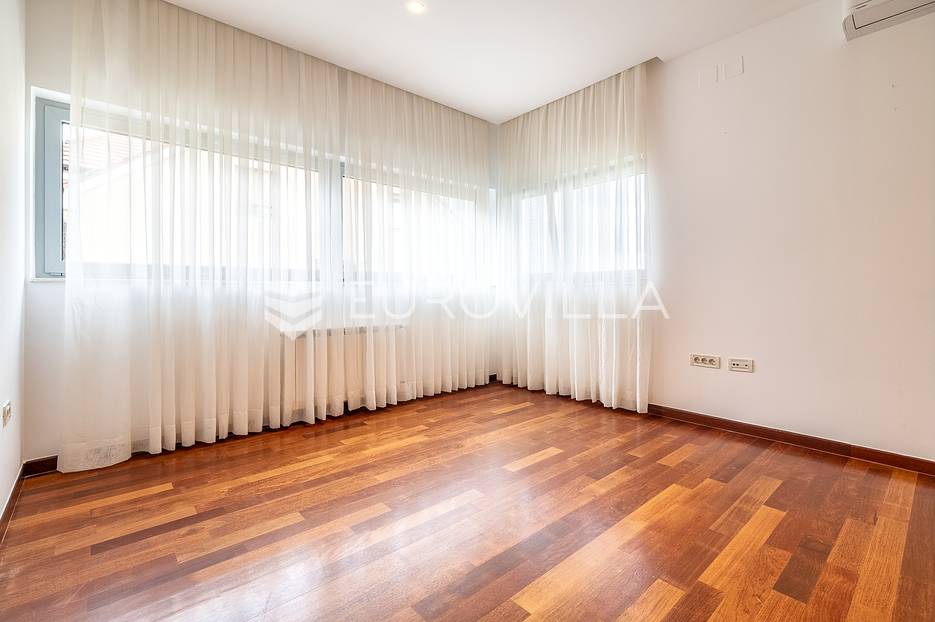 Haus Zu verkaufen -  Podsljeme