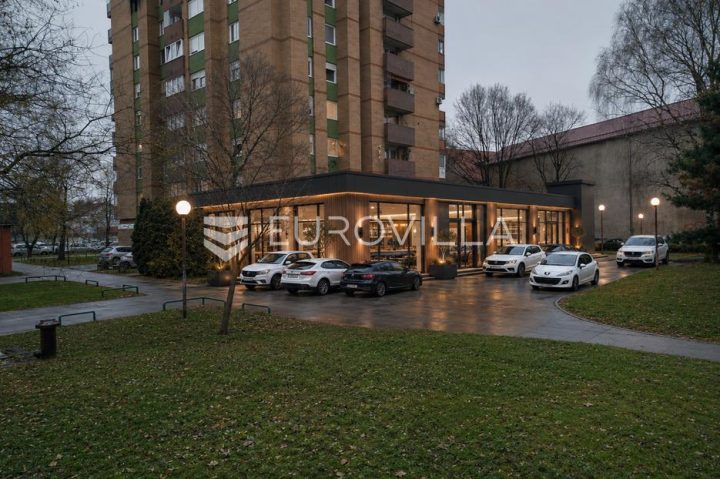 Poslovni prostor na prodaju 225 m² – Centar