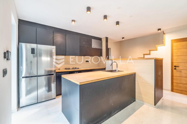 House for sale 144 m² – Centar