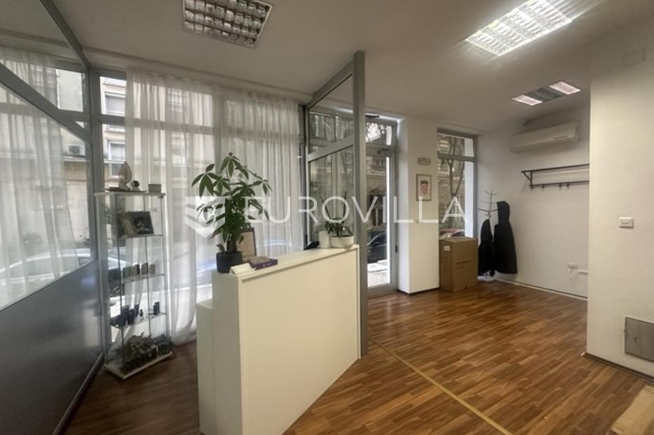 Poslovni prostor Na prodaju -  Pula