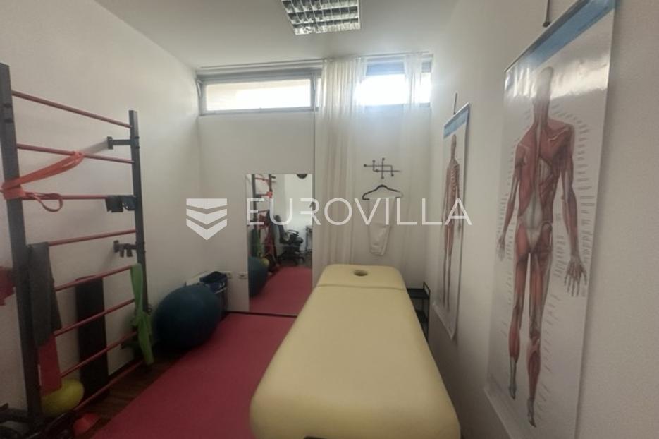 Poslovni prostor Na prodaju -  Pula
