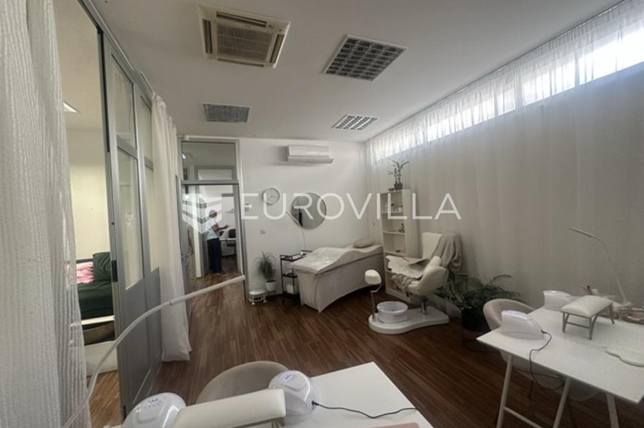 Poslovni prostor Na prodaju -  Pula