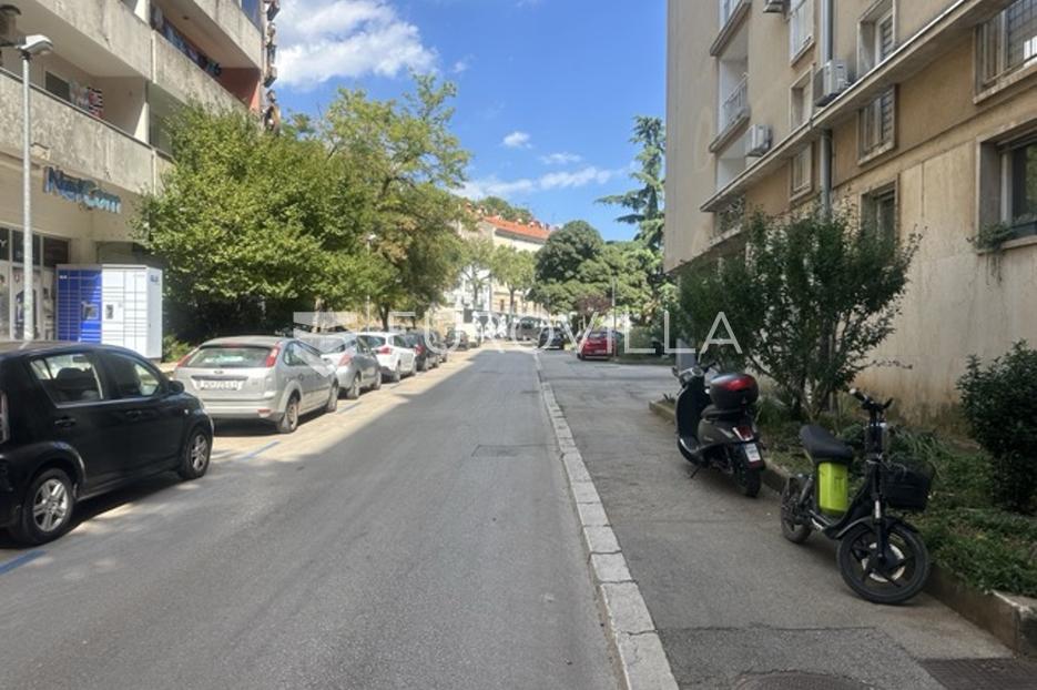 Poslovni prostor Na prodaju -  Pula