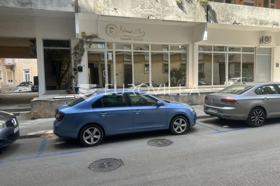 Poslovni prostor Na prodaju -  Pula