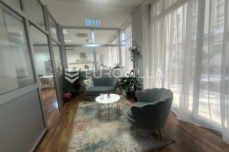 Poslovni prostor Na prodaju -  Pula