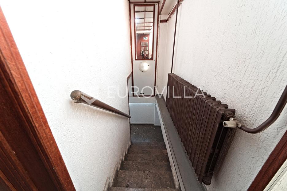 Lokal użytkowy Na sprzedaż -  Osijek