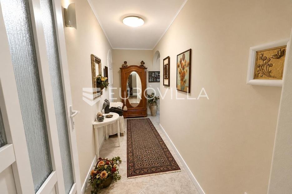 Flat For sale - Ličko-senjska Senj