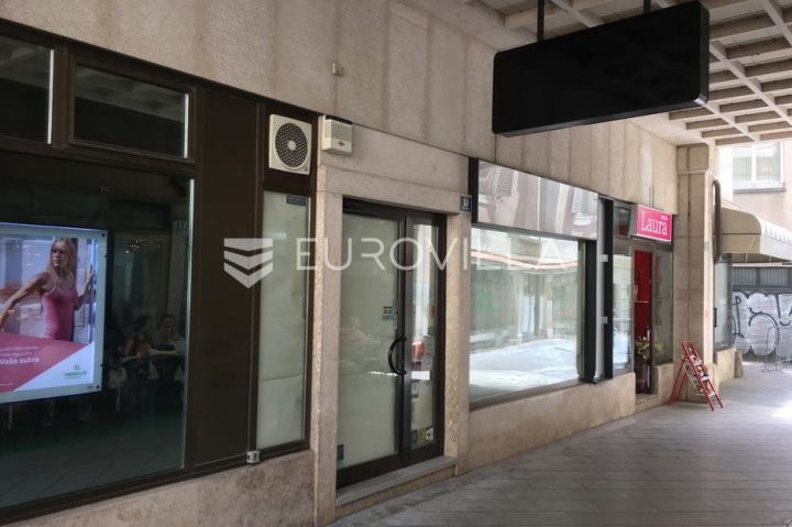 Poslovni prostor za najam 49 m² – Centar