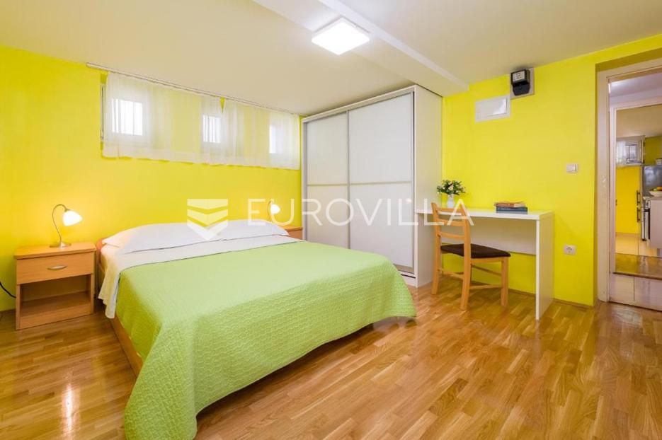 Flat For sale -  Split