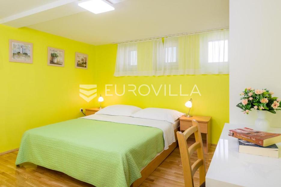 Flat For sale -  Split