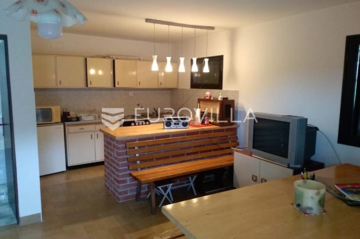 Hiša na predaj 150 m² – Veljun