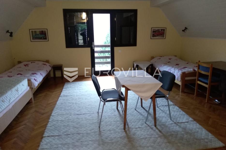 Hiša Na predaj -  Slunj