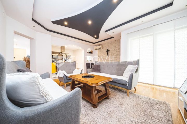Dům na prodej 280 m² – Donji Desinec