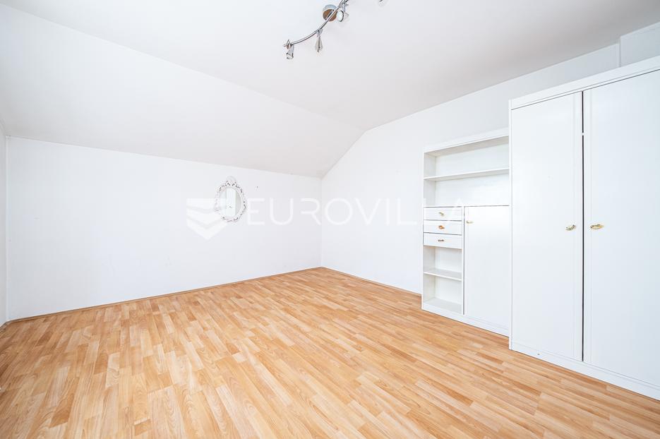 Haus Zu verkaufen -  Jastrebarsko - Okolica