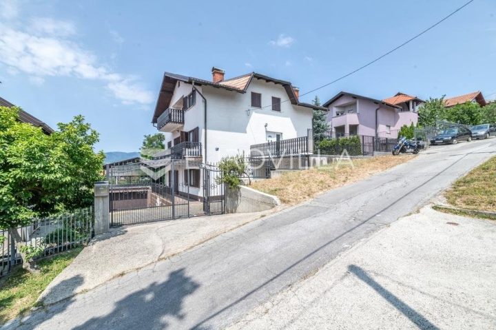 Kuća na prodaju 400 m² – Oporovec