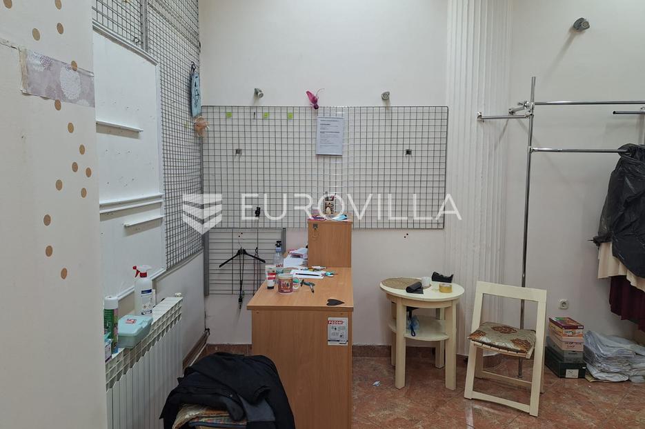 Poslovni prostor Na prodaju -  Karlovac