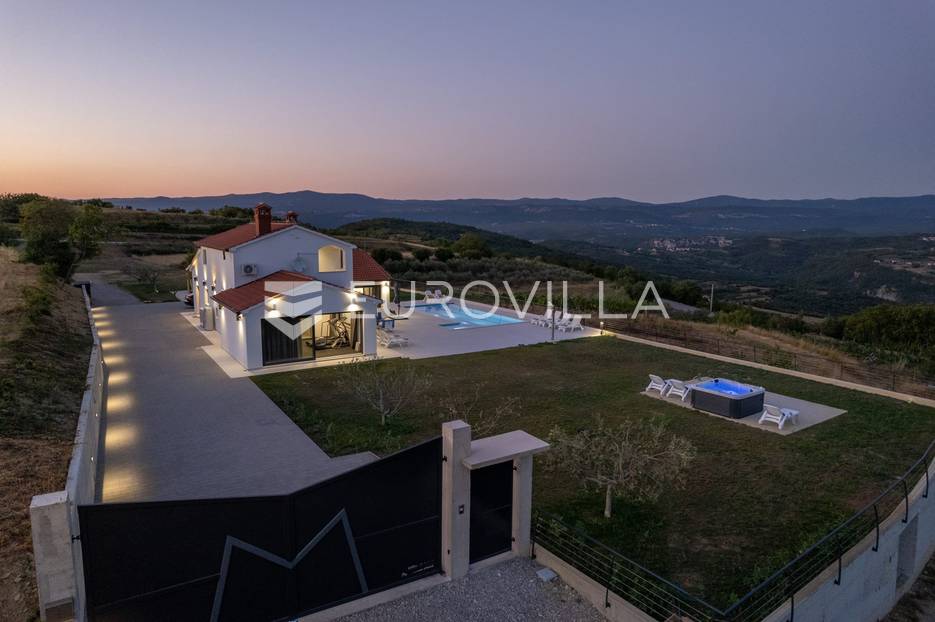 Kuća Na prodaju Vrh