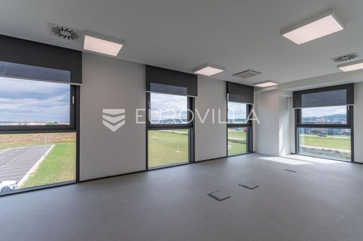 Business premises for rent 327 m² – Gornji Kneginec