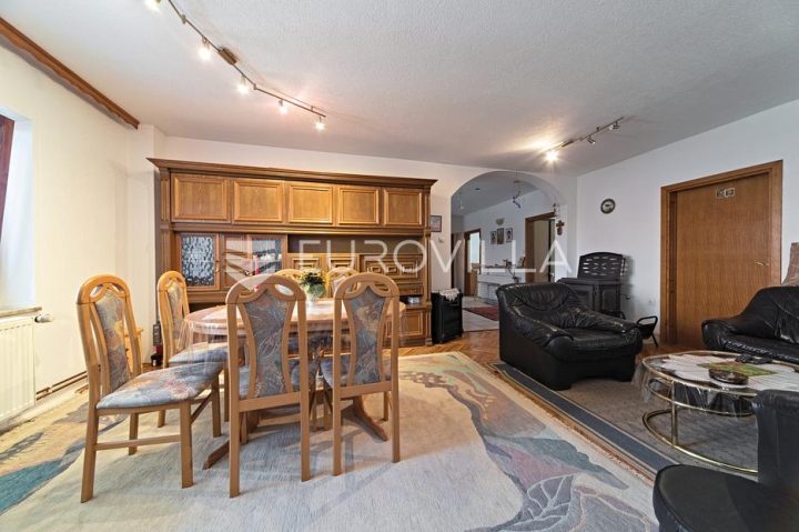 Kuća na prodaju 168 m² – Čepin