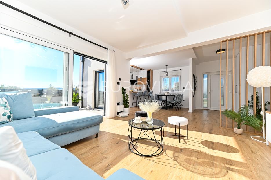 Casa In vendita Kaštel Novi