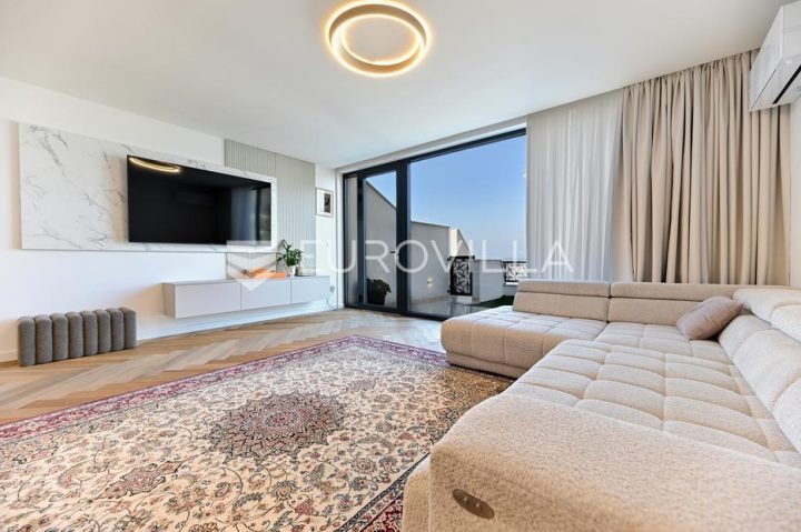 Flat for sale 230 m² – Podstrana
