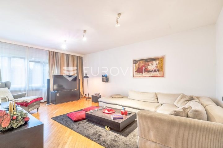 Dom na sprzedaż 307 m² – Lašćina