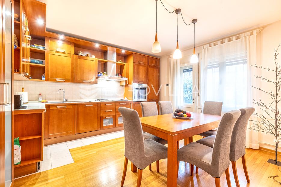 Maison À vendre -  Maksimir
