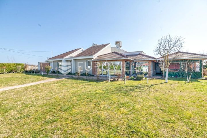 Casa in vendita 240 m² – Donji Čehi