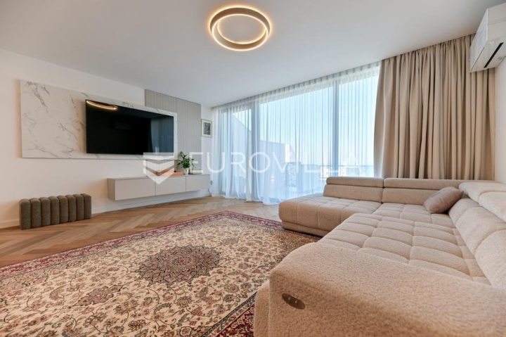 Stan za najam 230 m² – Podstrana
