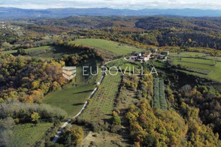 Działka Na sprzedaż -  Buje