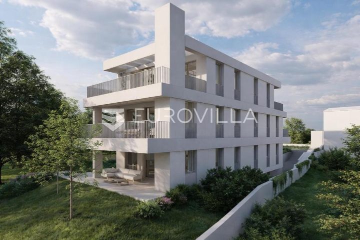 Pozemek na prodej 1700 m² – Remete