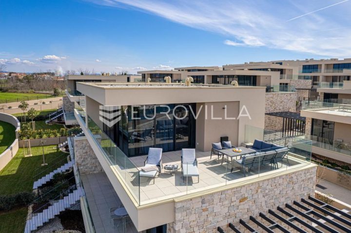 House for sale 262 m² – Crveni Vrh