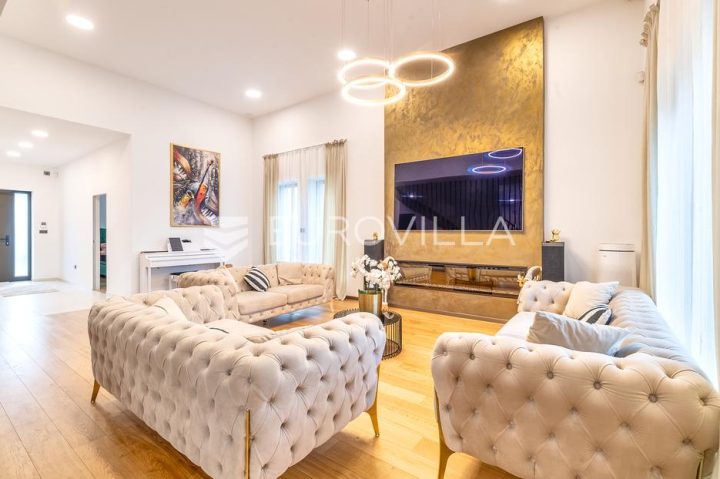 Dům na prodej 355 m² – Sjever