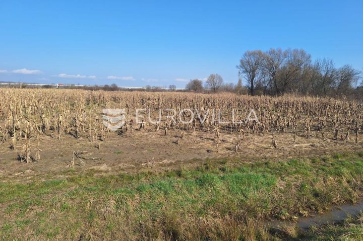 Terrain à vendre 14200 m² – Drežnik