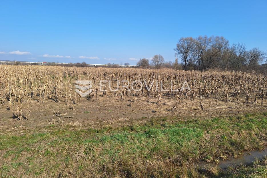 Działka Na sprzedaż -  Karlovac