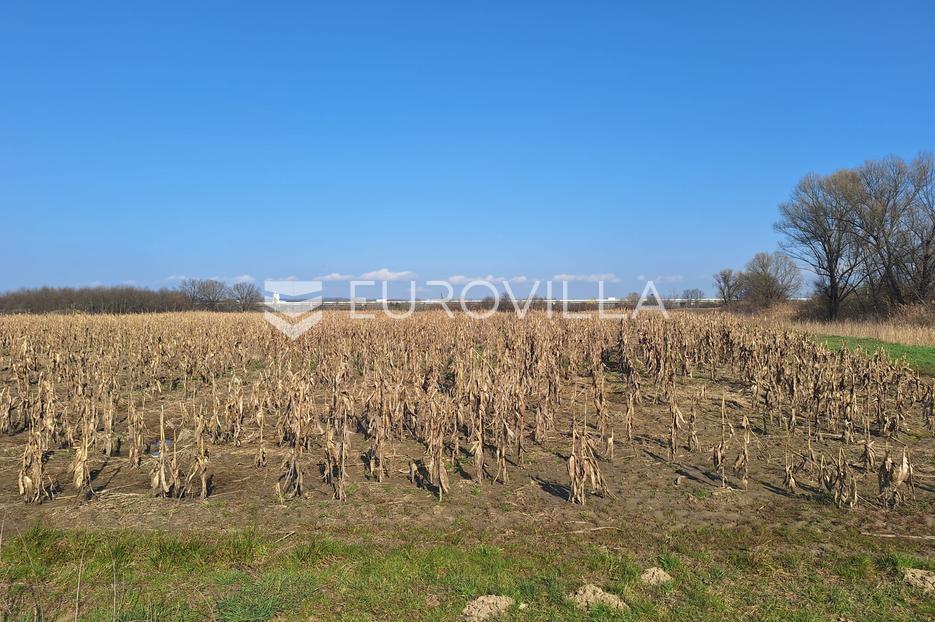 Działka Na sprzedaż -  Karlovac