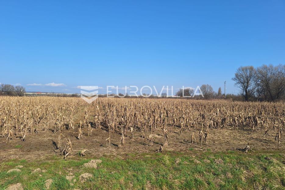 Działka Na sprzedaż -  Karlovac