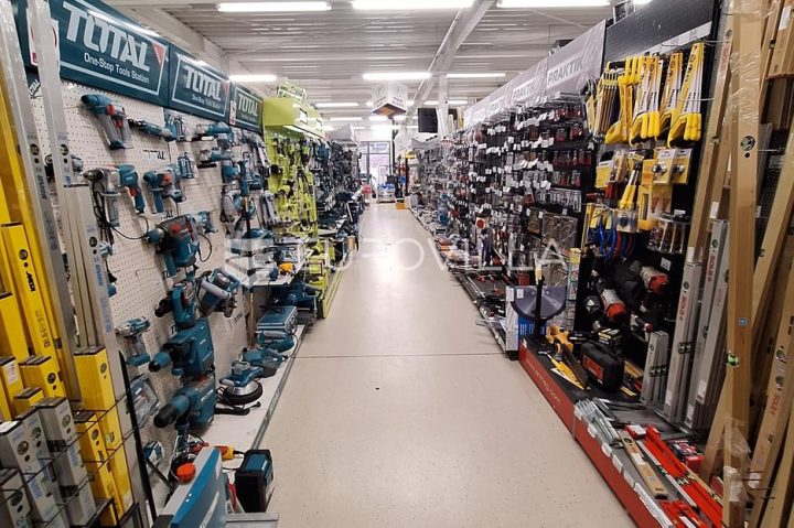 Locaux commerciaux à vendre 1900 m² – Rakovac