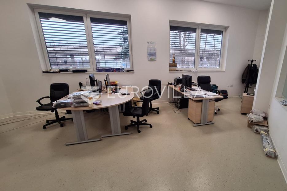 Poslovni prostor Na prodaju -  Karlovac