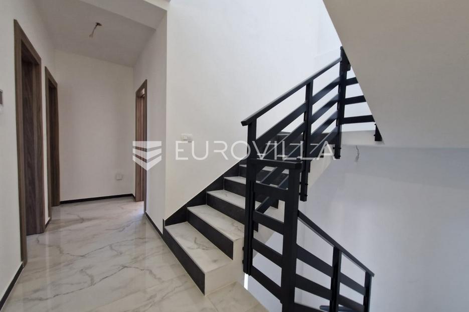 House For sale -  Vir