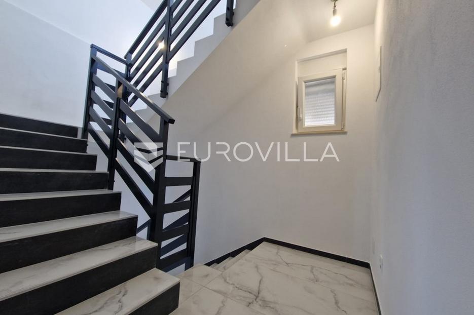 House For sale -  Vir