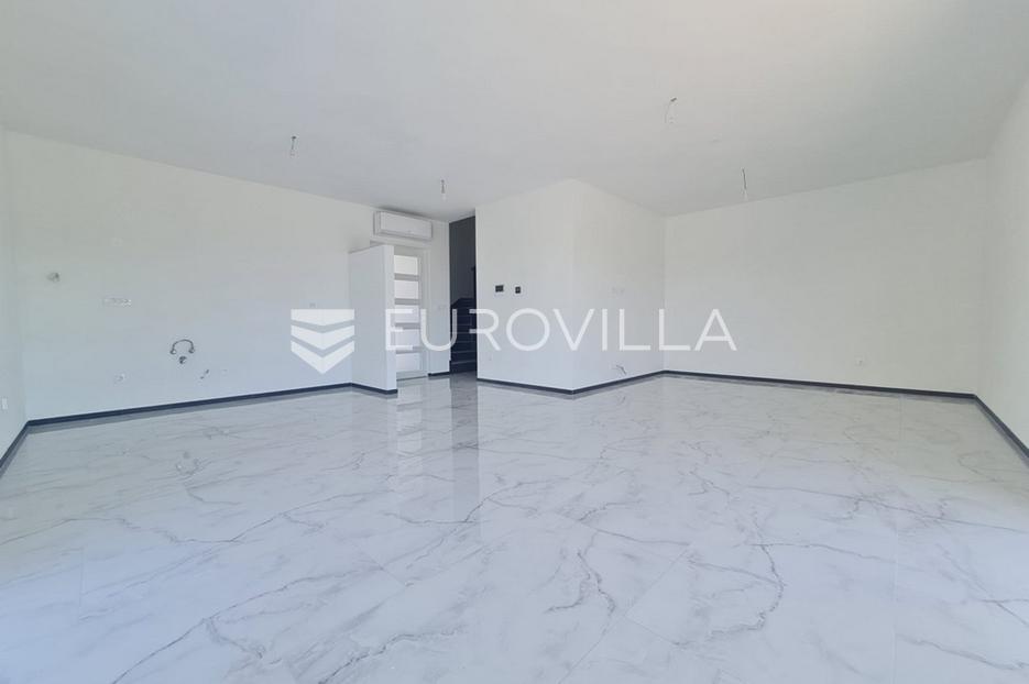 House For sale -  Vir